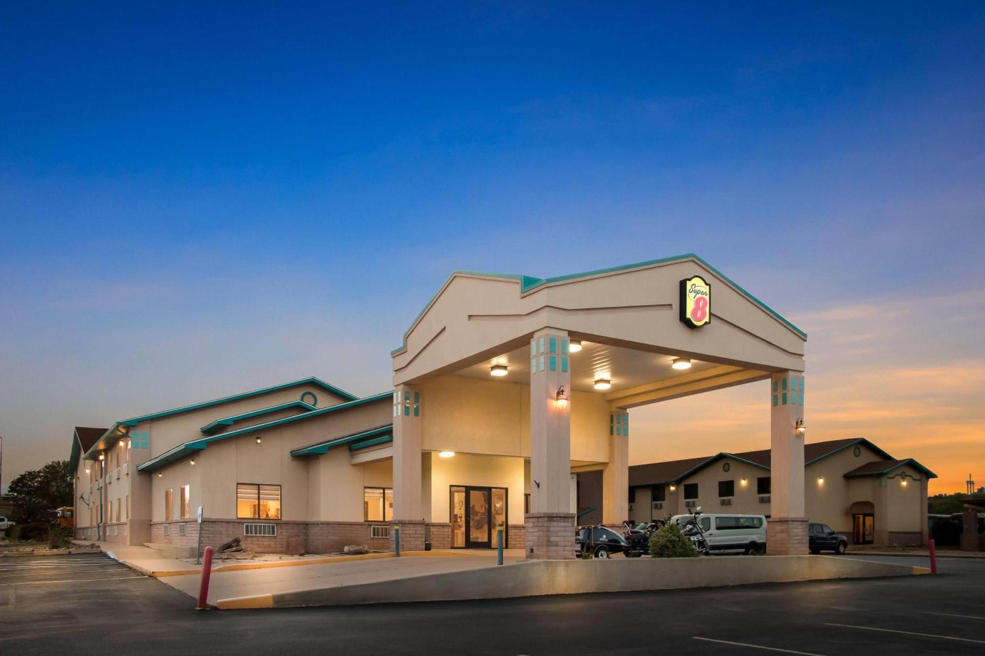 Super 8 By Wyndham Santa Rosa Hotel Exterior foto